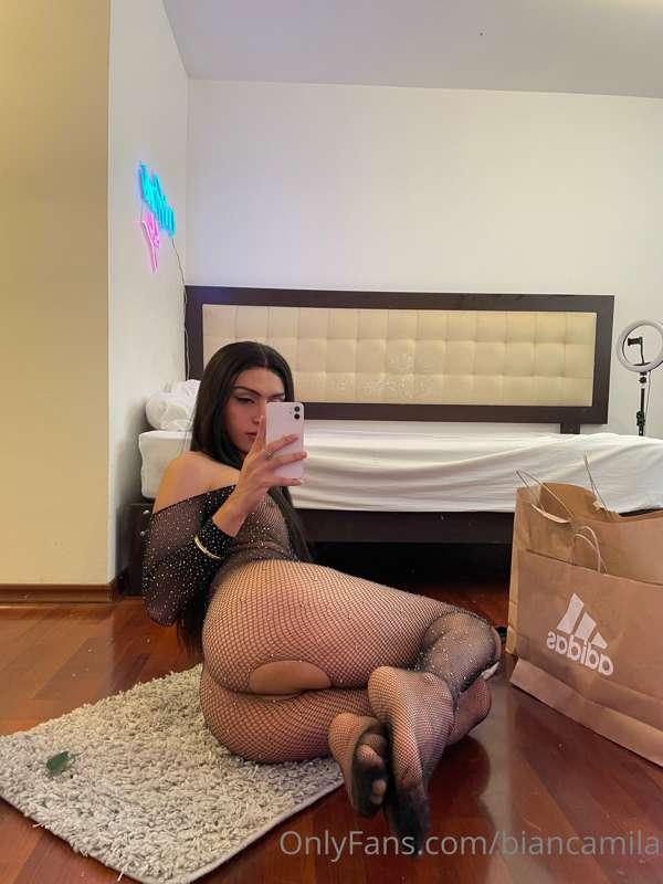 ***Babe are you online? Let me see that cock of yours*** 👀 😈