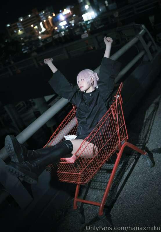 this is not how I should use shopping carts? 😹😹