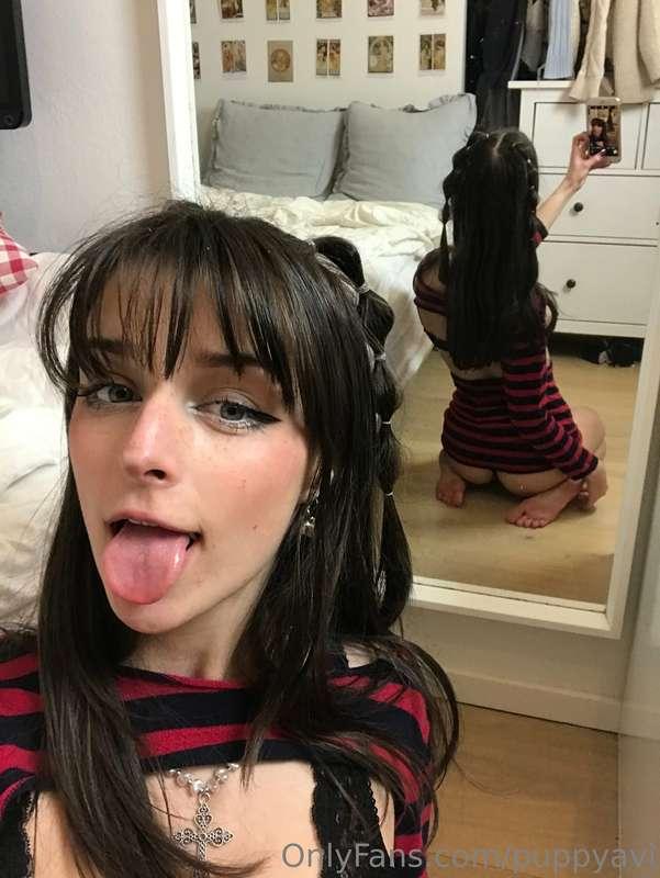 yes you can fuck me on the floor😋💦