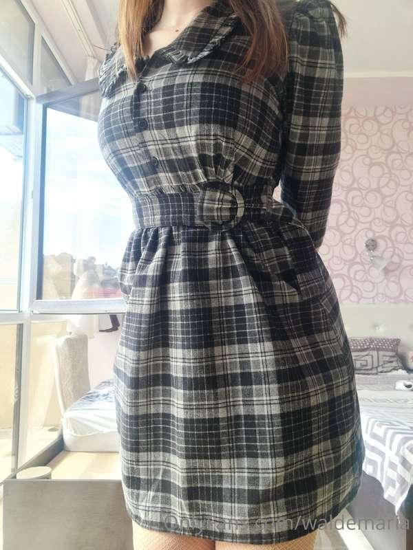 Wanna see what i wear under my dress? 🥰💕💋😝