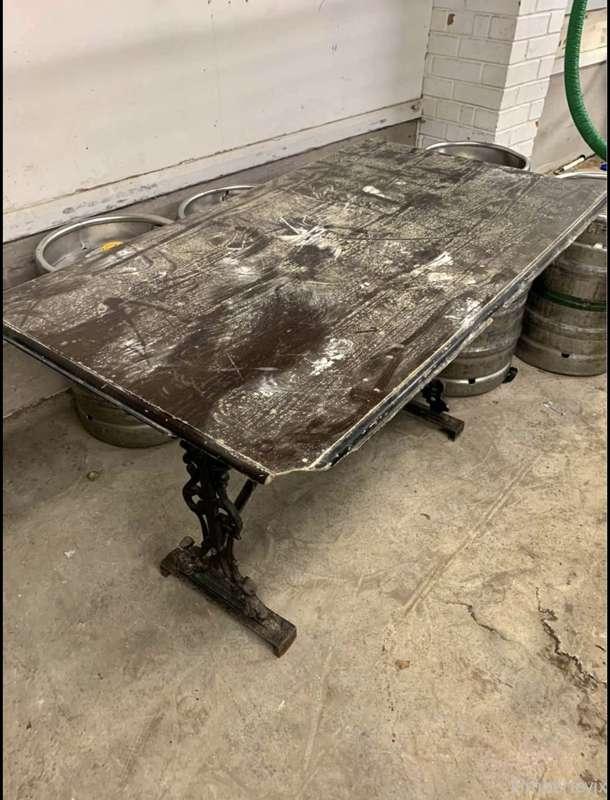 When I'm not being a naughty slut I'm currently renovating t..