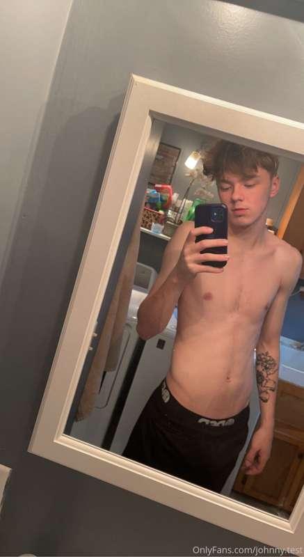 Goodmorning i hope everyone has a good day today 😈