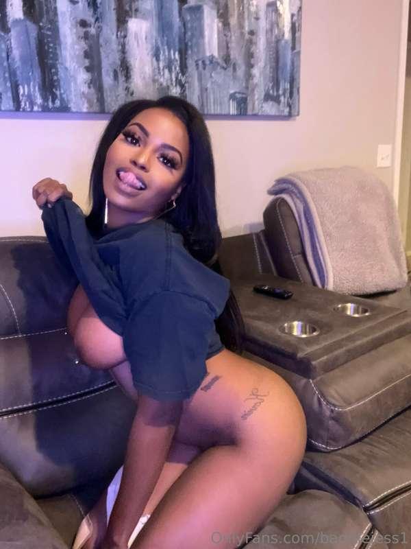 Dm me I have a secret to tell you 😍✨