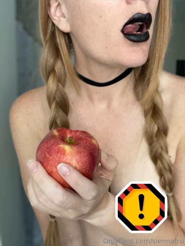 Happy Spooky Season 👻GUESS MY BRA SIZE: First 3 to DM with t..