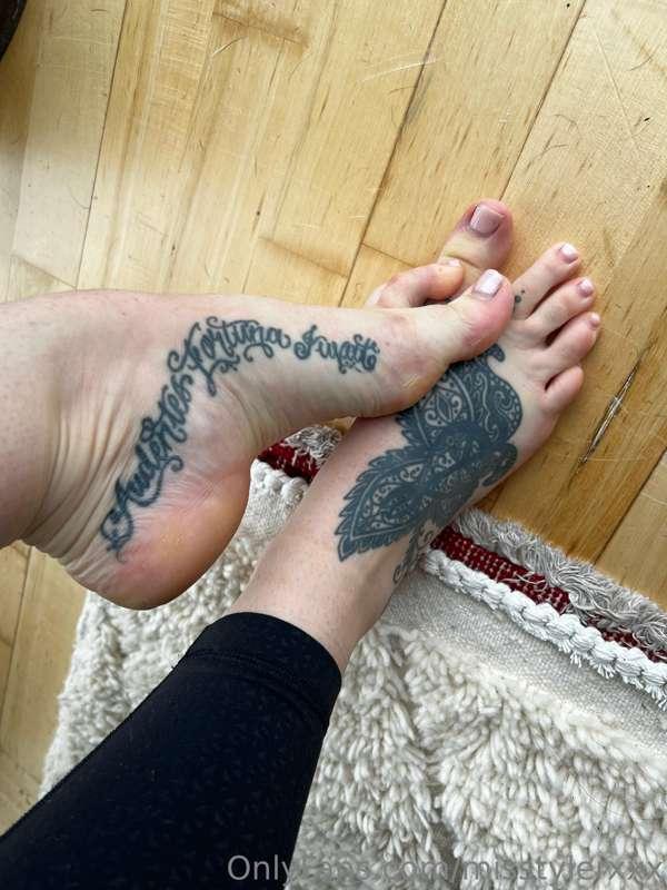 It’s time for me to get a pedicure 🤤 👣..

Want to choose the..