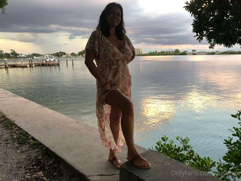 Cum find me at Tampa Rocky point Holiday inn express pool si..