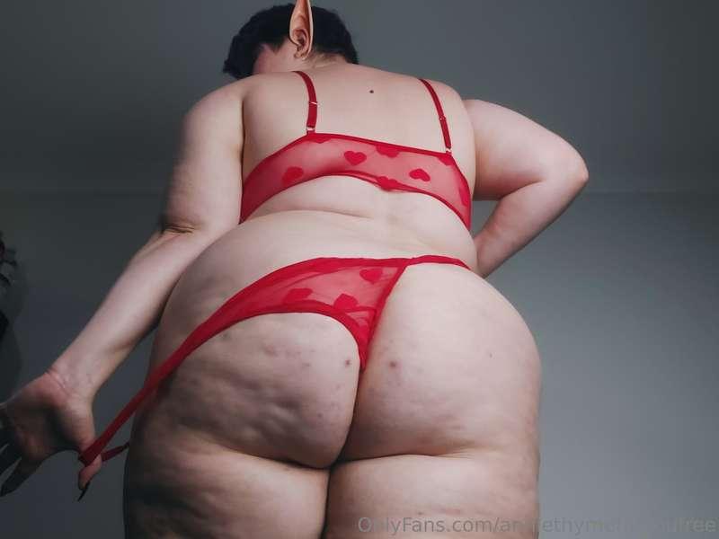 This fat booty is calling to you 😩 join my VIP @anniethymefo..