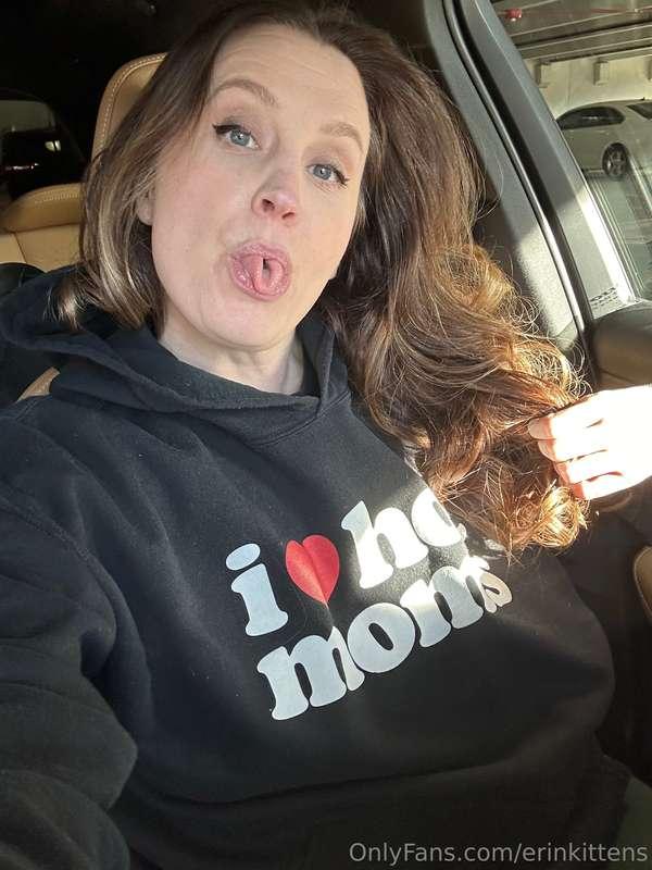 I love hot moms.