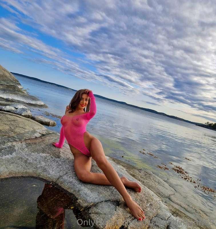 Let me add a little pink to your life! 💞💖😈