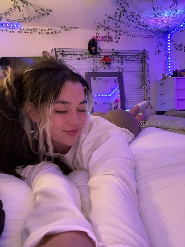 I am so lonely baby 🥺 do you want to join me in my bed? ❤️
