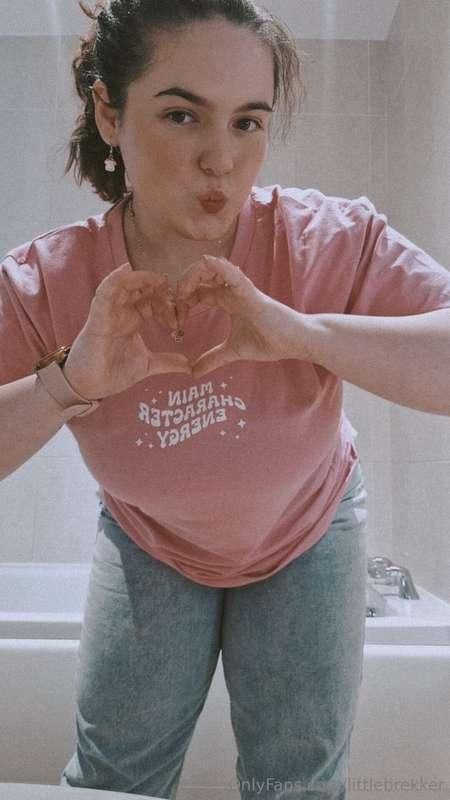 Pink is such a fun colour 😍💖 Also, tits 🤤