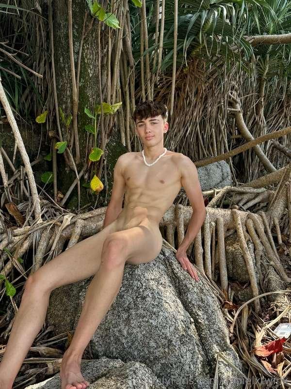 What would you do if you find me like that in the woods😏