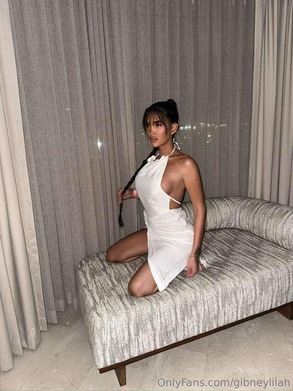 Let me sit on it?😏🤍