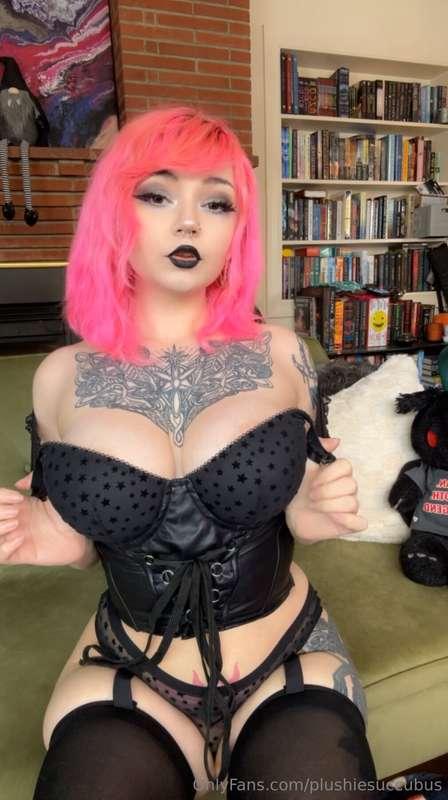 plushiesuccubus image #1