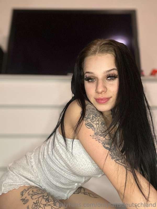 @samiraweissWenn du auf unschuldige Frauen stehst, scroll we..