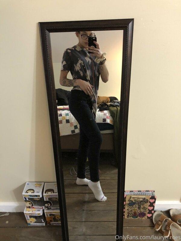 Swipe to move my clothes nd see two pics of my big booty up ..