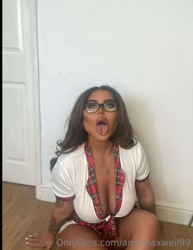 Waiting like a good little girl for your big load😇