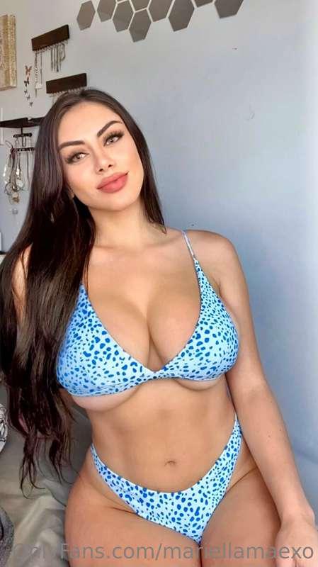 feeling blue? let me cheer you up babe 😉 DM me for a surpris..
