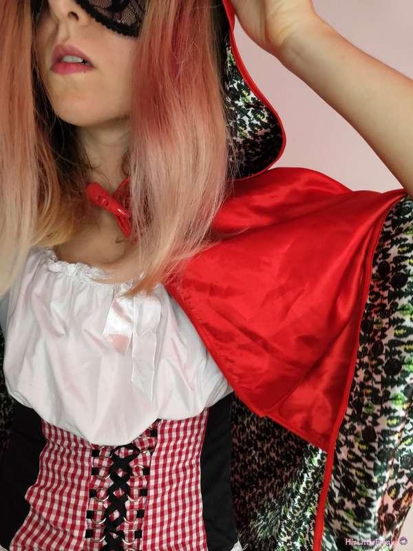 This Halloween I was Red Riding Hood and he was the Big Bad Wolf (as usual 🤭)
Finished our session just now, it had everything: a new camera angle, cosplay, double creampie, double sounding, a good peehole stretch and tried multiple new toys to finally stretch my pussy further 😈
First teaser comes tomorrow 😘

#halloween #redridinghood #bigbadwolf #cosplay #artsy #teaser #couple #german #amateur
