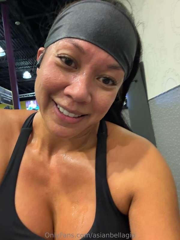 Total body workout 💪🏽 my body is sweaty and sore 🥵 but it fe..