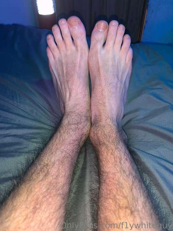 Feet or pits?