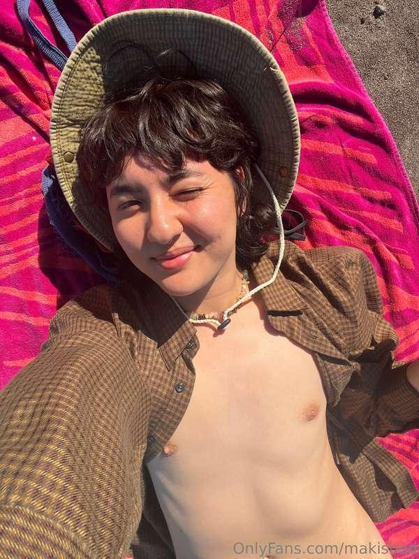 Everyone get your cocks out!!! It nude beach season!! ☀️🧴