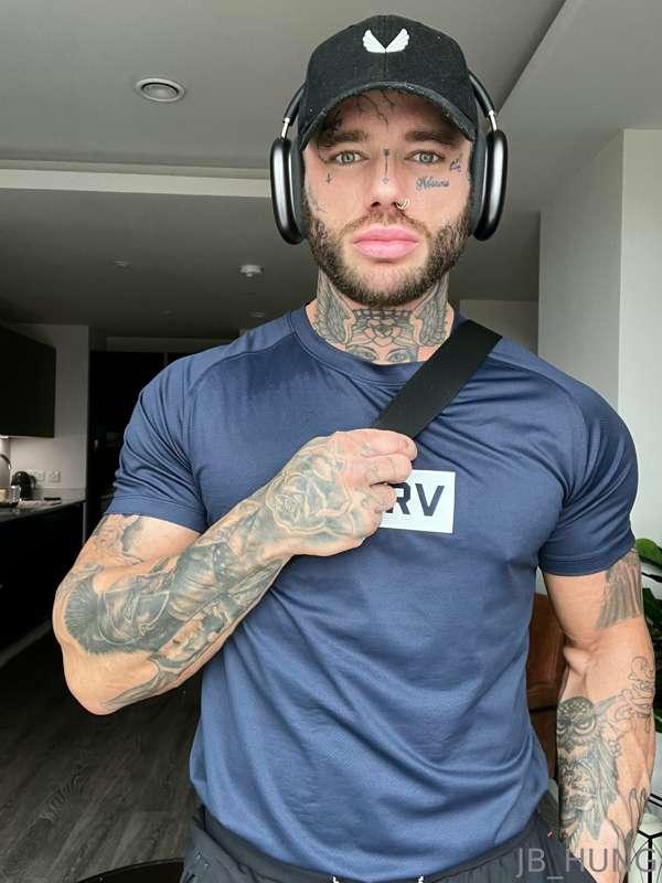 Quick selfie   Usual gym attire