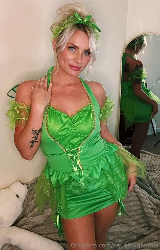 alluring_housewife image #14