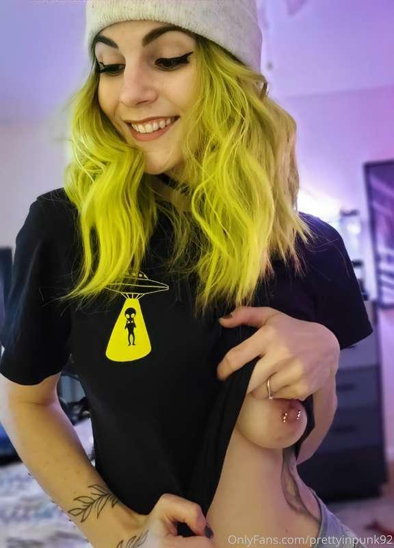 Out of this world cute 👽 🛸  (Not related to these pics) A bo..