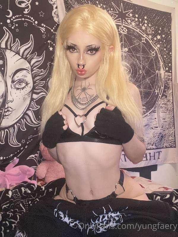 as promised some new pics 😈💞🖤