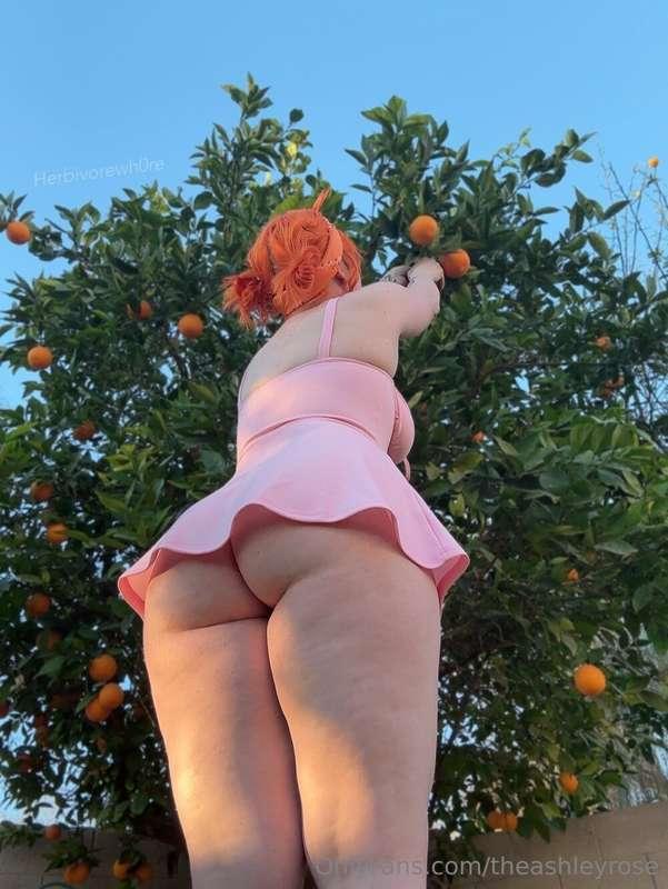 Living my best life, Do you like outdoor shoots?🍑🍊😍