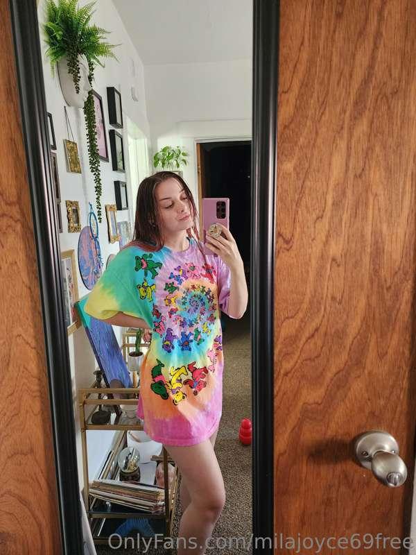 Would you let me wear your baggy t shirt?

Check out my VIP ..