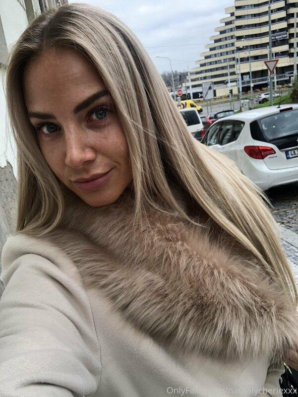 It’s getting cold outside 🥶 Do you like winter or you prefer..