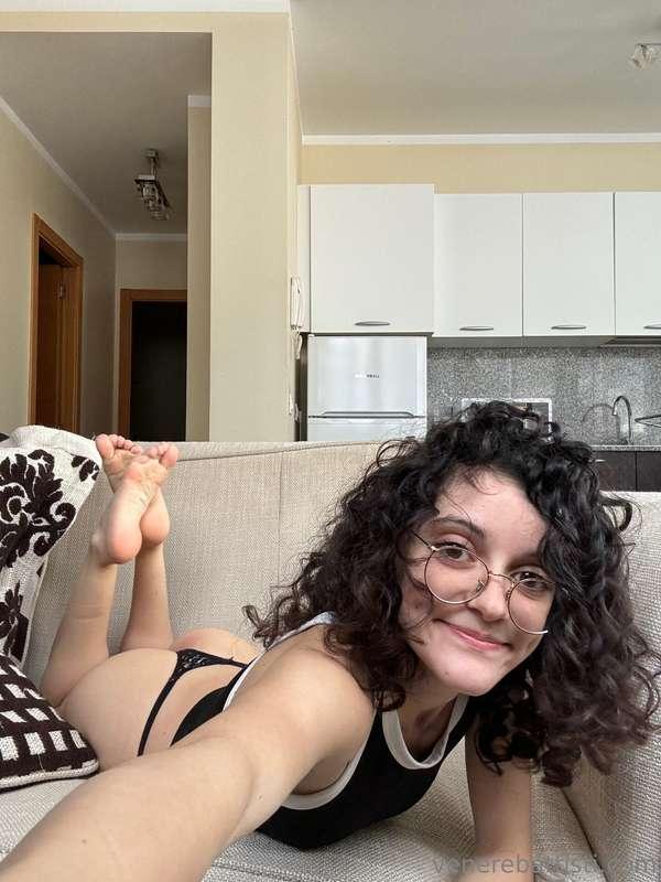 Mi trovi qui, sdraiata così e:(rispondi al sondaggio!) 💖💖💖🤭