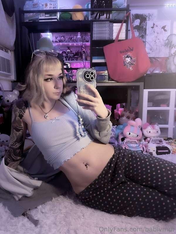 HIIII<3 throws this casual set at u and runs awayim finally ..