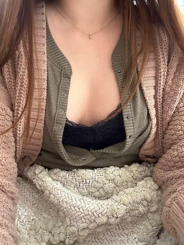 Swipe to see my boobies come out 🥰😍