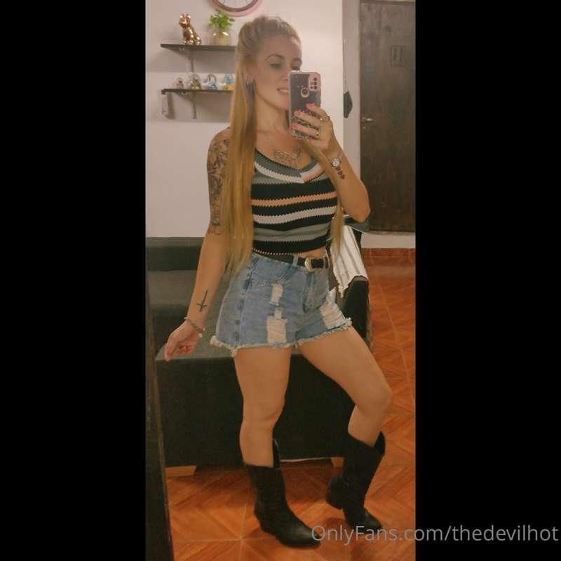 brand new texan boots ❤️‍🔥❤️‍🔥❤️‍🔥
-