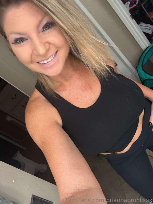 I love doing custom videos, pictures, selling panties- let m..