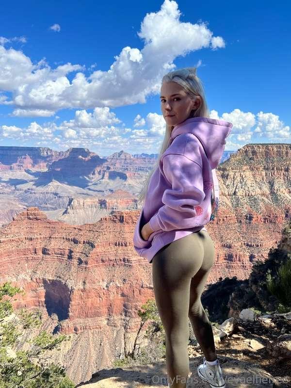 forgot I looked like that on this hike😏🌄 xoxo