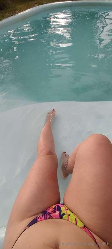 FEET AND HADS FETISH LOVERS. HERE COME THE SUMMER.Get down o..