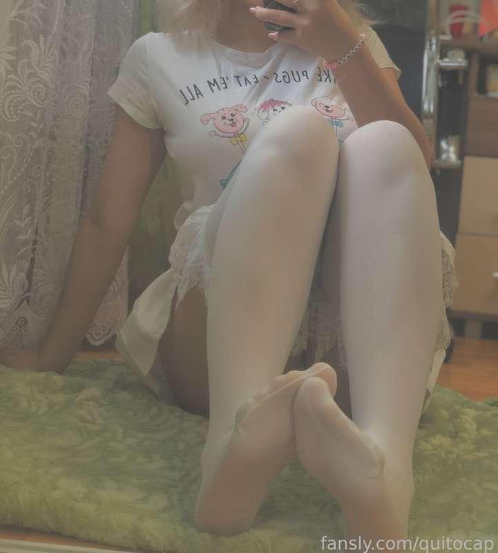 my paws need your massage.. 🐾🤍🐰