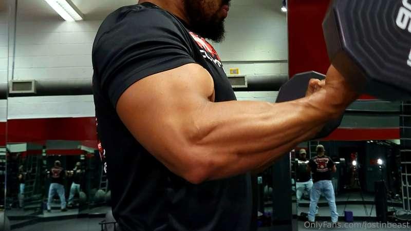 The Super Bull ultraAbuses the 'ceps for maximum expansion