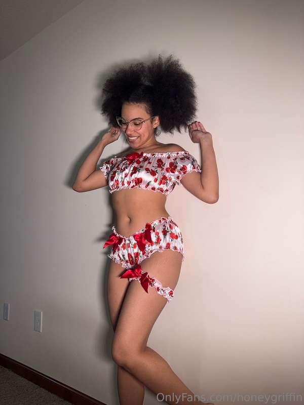 Trying my best to get your Valentine’s Day load all over me ..
