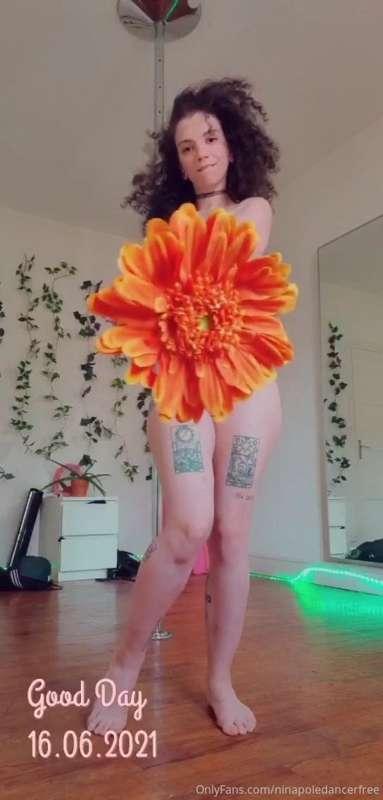 Having fun with my big flower 🏵 unlock to see everything 👀