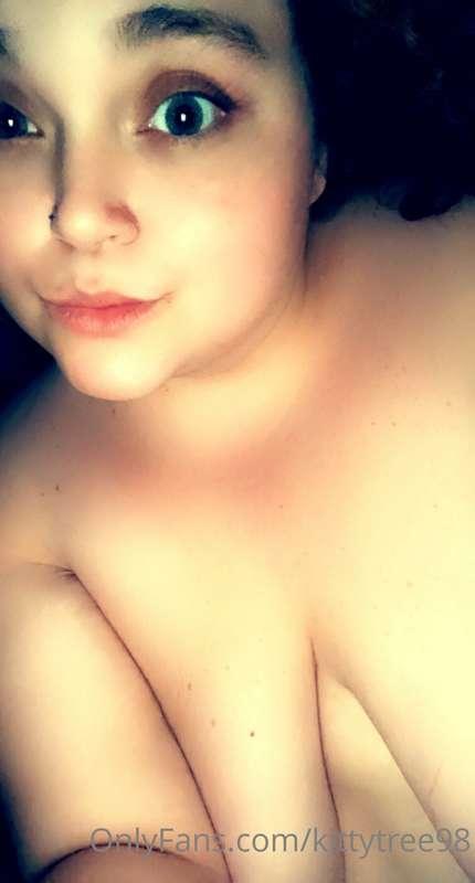 Bout to hop in the shower. Does anybody wanna come join me??..