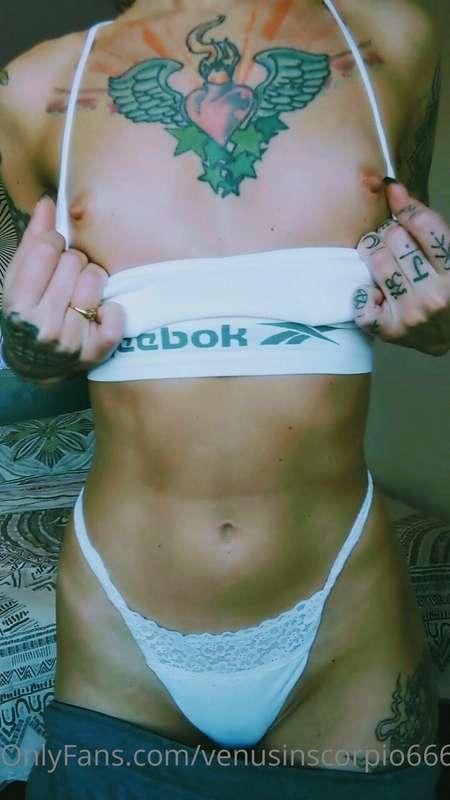 Wouldn't you love to take yoga class with me? 😈🤤