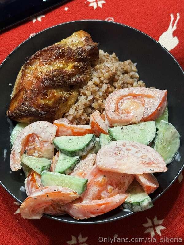 What Sia Siberia eats 🥗Honestly, I'm not the best cook in th..