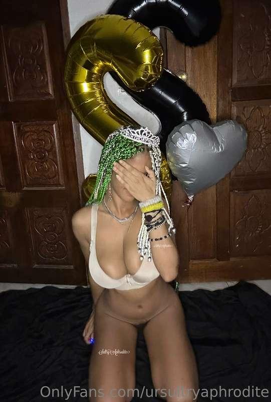 Birthday set cuming to your dm’s soon 🥳👸🏽