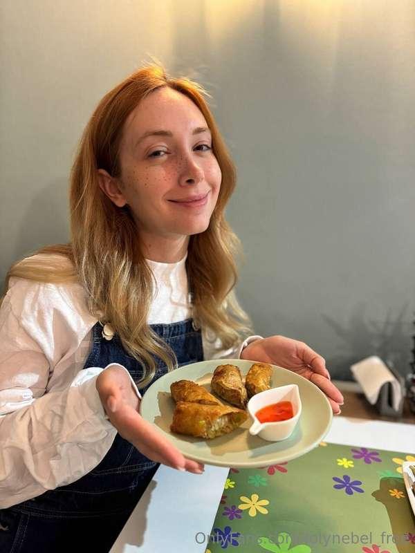 When you're trying to look innocent, the food is too good (＾..