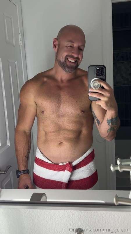 I know you're wondering if I'm hard under this towel 😉